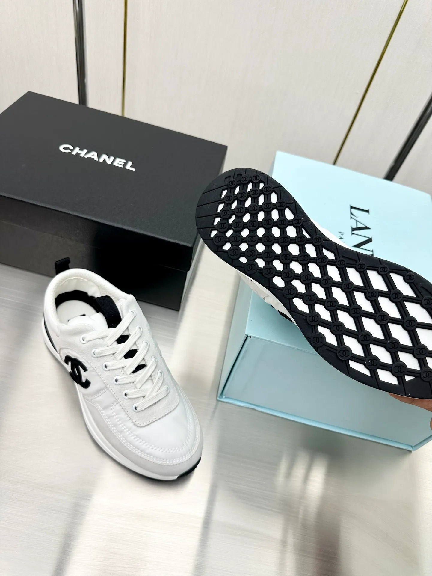 👟👟Ex-factory price 520 👟👟 CHANEL Chanel thick-soled panda sneakers Panda biscuit shoes Chanel 2023ss popular panda shoes 🐼Colorful thick-soled casual sports shoes sneakers The counter is synchronized The counter is very popular Very difficult to buy a shoe The most popular thick-soled panda shoes on the Internet It can be imagined that small fragrance control can not miss it, both appearance and comfort coexist. Simple and versatile white shoes. The thick sole increases the height and is super versatile. You can wear it with your eyes closed😍Whoever wears it will look better. Upper: calfskin. Lining: imported sheepskin lining. Outsole: T👟👟Ex-factory price U original outsole. Size: 35-40 (41 42 customized)